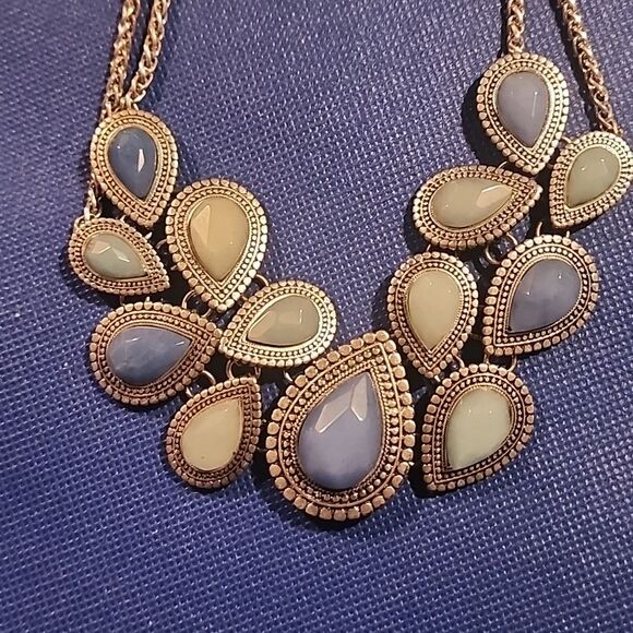 Elegant Blue and Silver Teardrop Necklace 16 Inches - Picture 4 of 5